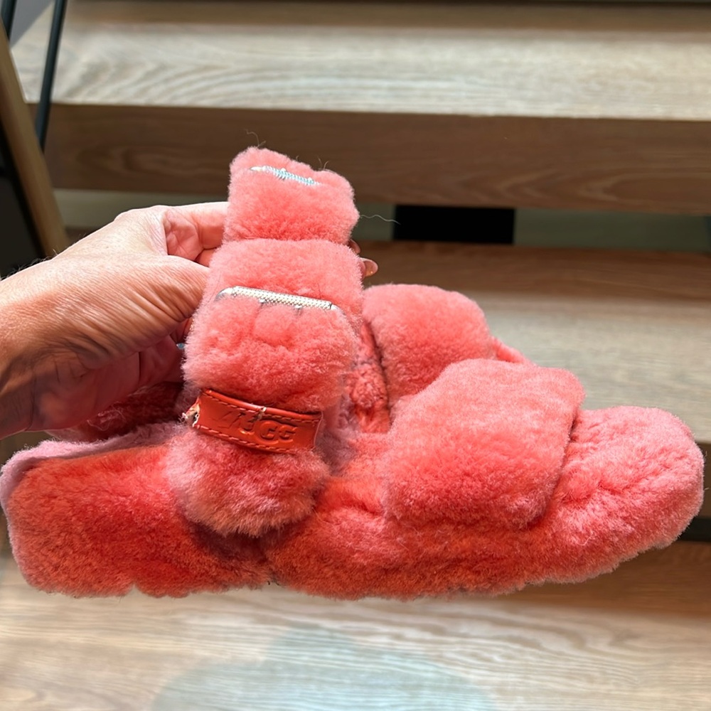 Uggs sandal slides